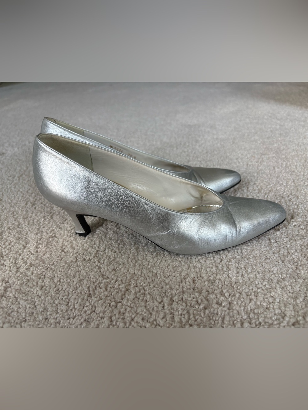 Vintage 90s Stuart Weitzman Silver Metallic Leather Kitten Heel Pumps 7.5B